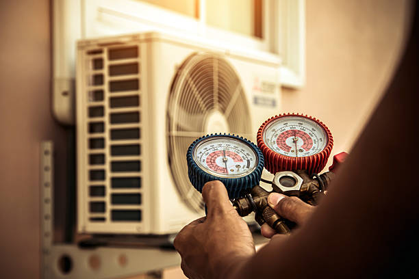 Professional Hvac technician working in Chesterton, IN